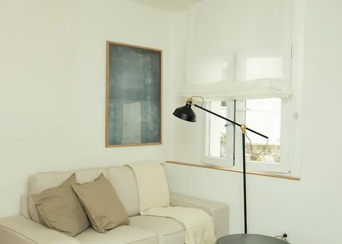 Carvajal Street, Private Rooms