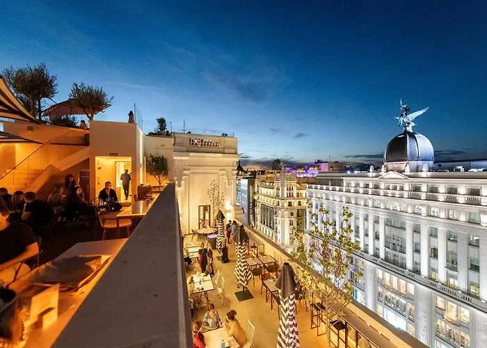 Hotel cerca del colegio: Pestana CR7 Gran Vía Madrid
