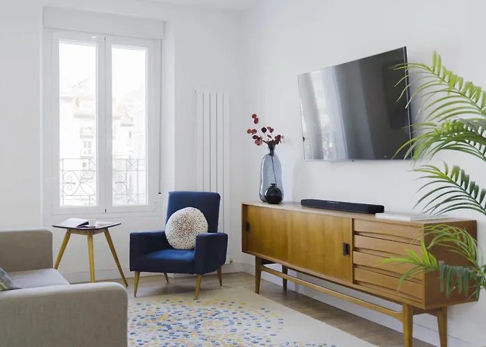 Wonderful 2BR2BA flat overlooking Pedro Zerolo S