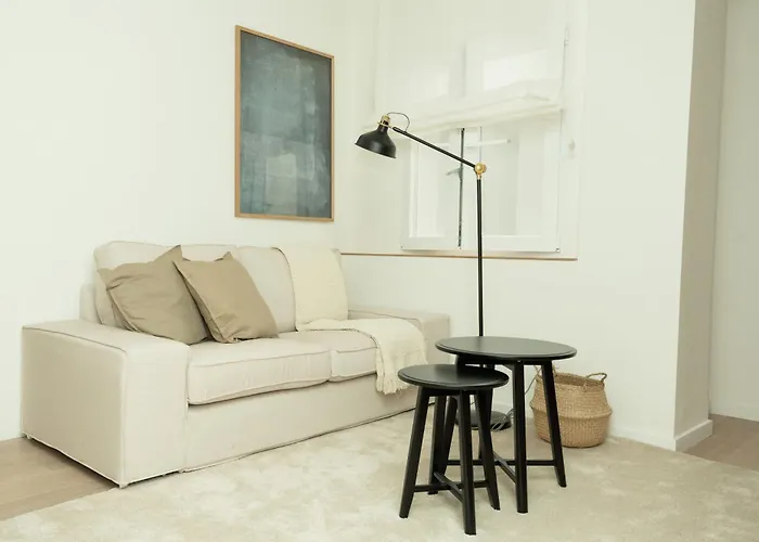 Carvajal Street, Private Rooms